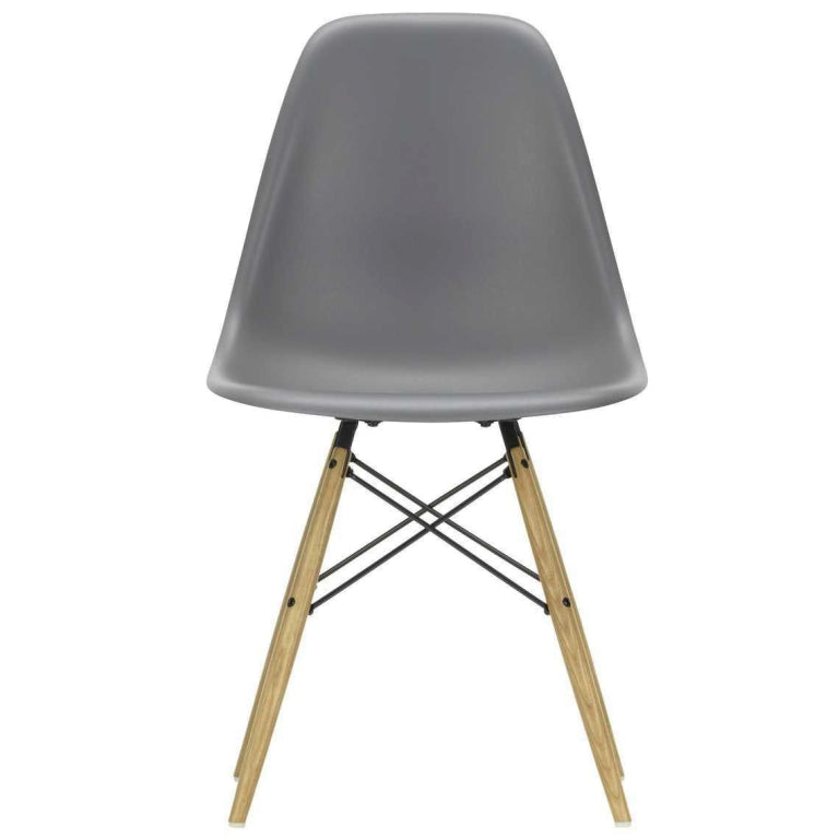 Vitra Eames DSW stoel geelachtig esdoorn onderstel