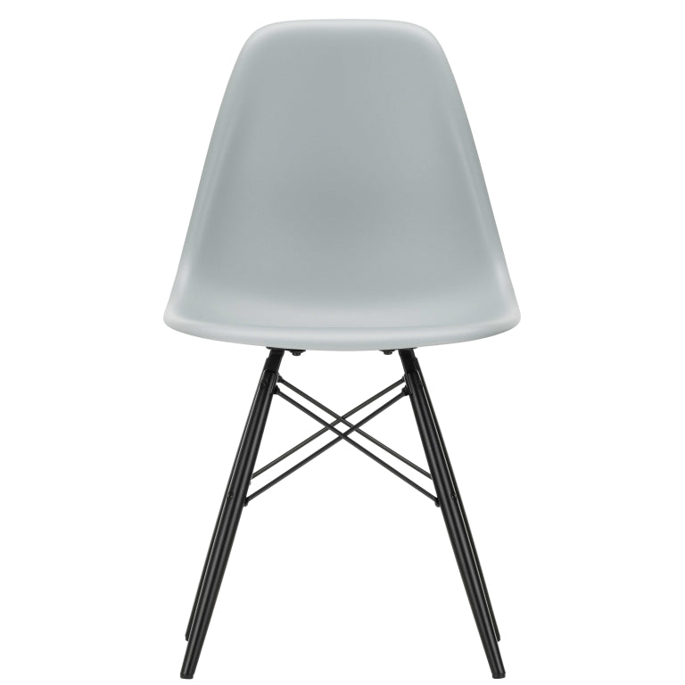 Vitra Eames DSW stoel zwart esdoorn onderstel