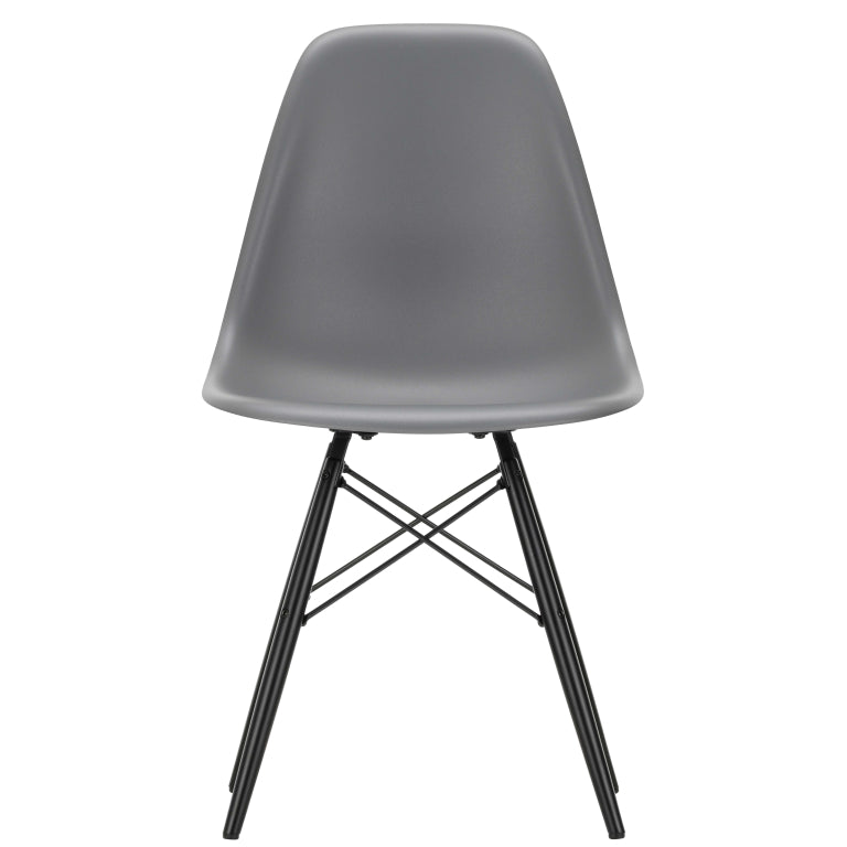 Vitra Eames DSW stoel zwart esdoorn onderstel