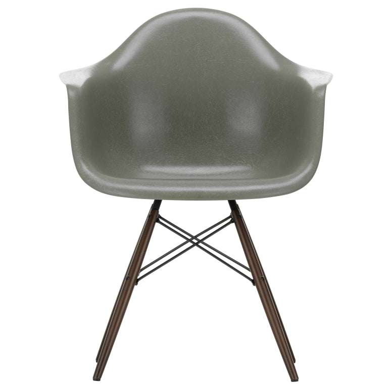 Vitra Eames DAW Fiberglass stoel donker esdoorn