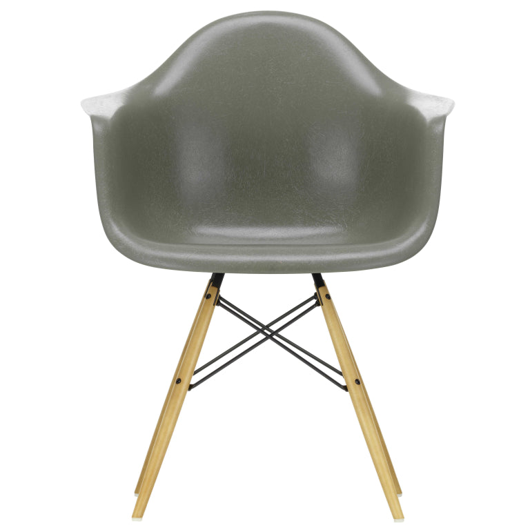 Vitra Eames DAW Fiberglass stoel geelachtig esdoorn