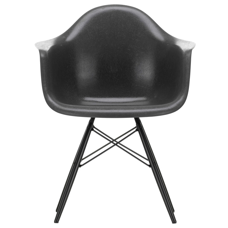 Vitra Eames DAW Fiberglass stoel zwart esdoorn