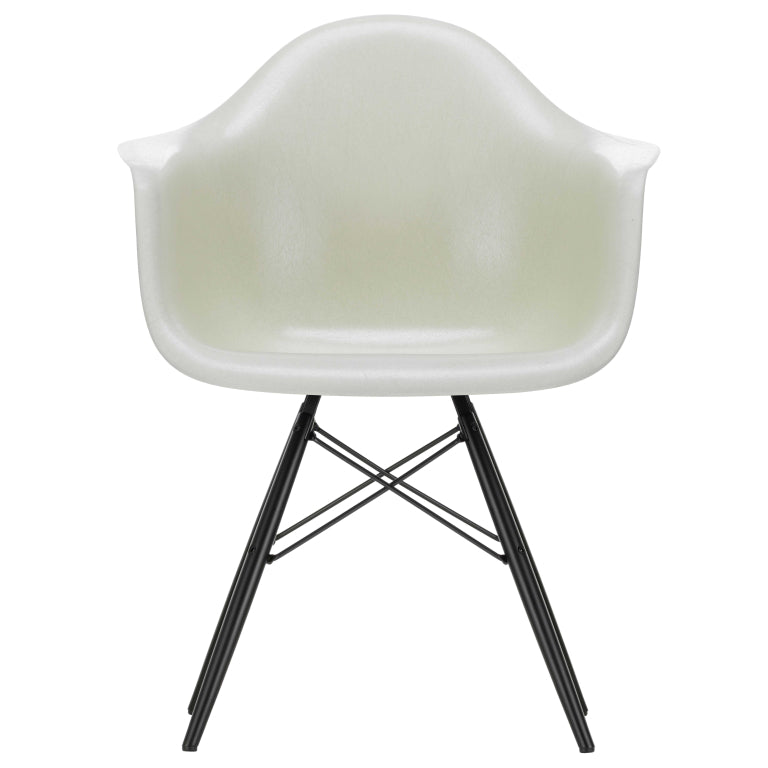 Vitra Eames DAW Fiberglass stoel zwart esdoorn