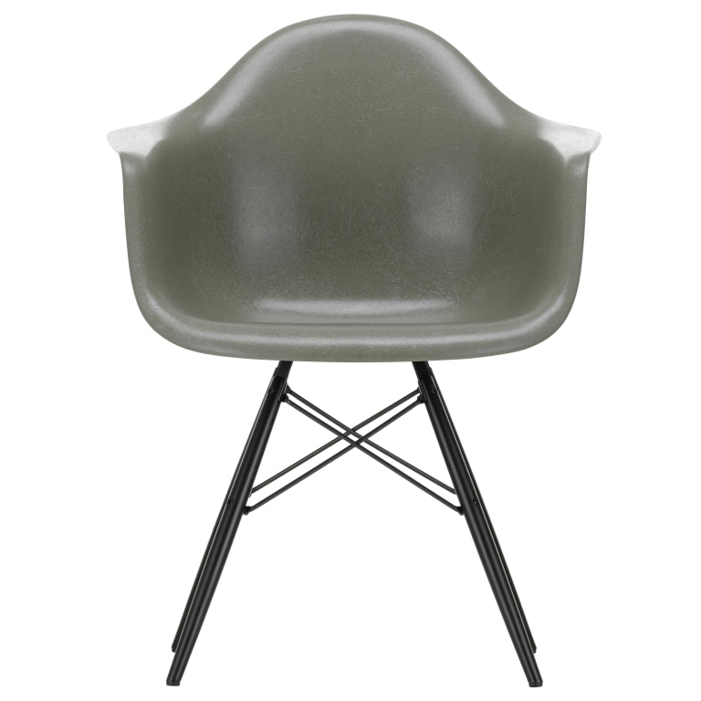 Vitra Eames DAW Fiberglass stoel zwart esdoorn