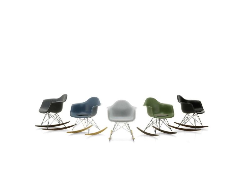 Vitra Eames RAR schommelstoel esdoorn donker onderstel