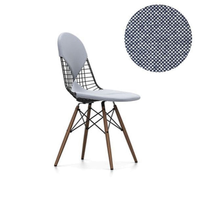 Vitra Eames Wire Chair DKW-2 stoel met donker esdoorn onderstel