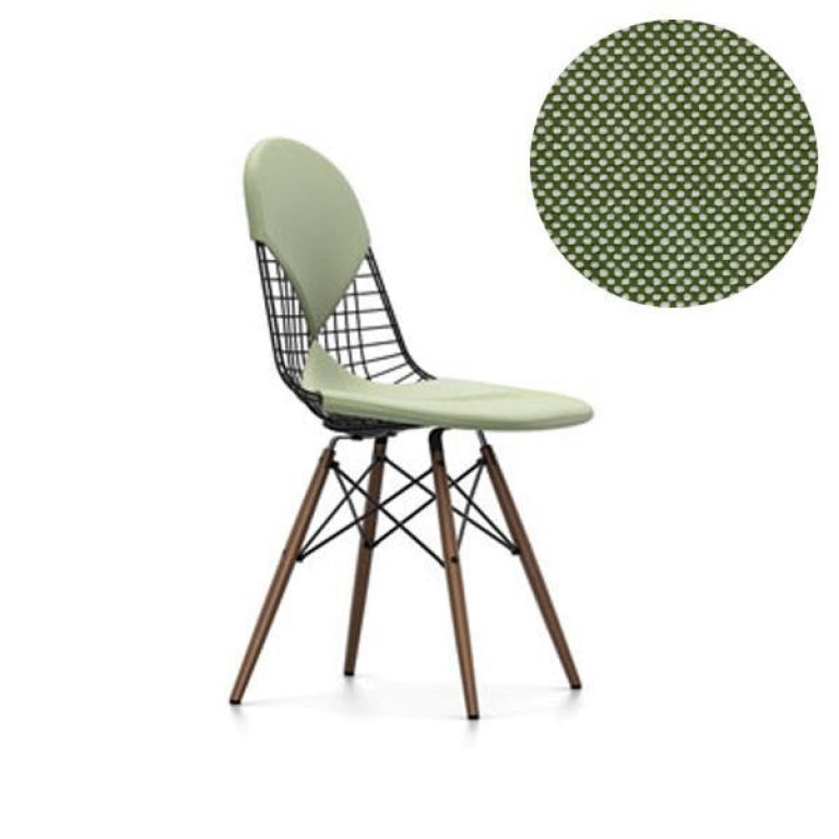 Vitra Eames Wire Chair DKW-2 stoel met donker esdoorn onderstel