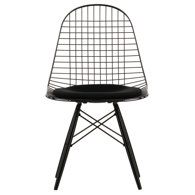 Vitra Eames Wire Chair DKW-5 stoel esdoornzwart onderstel zwart kussen