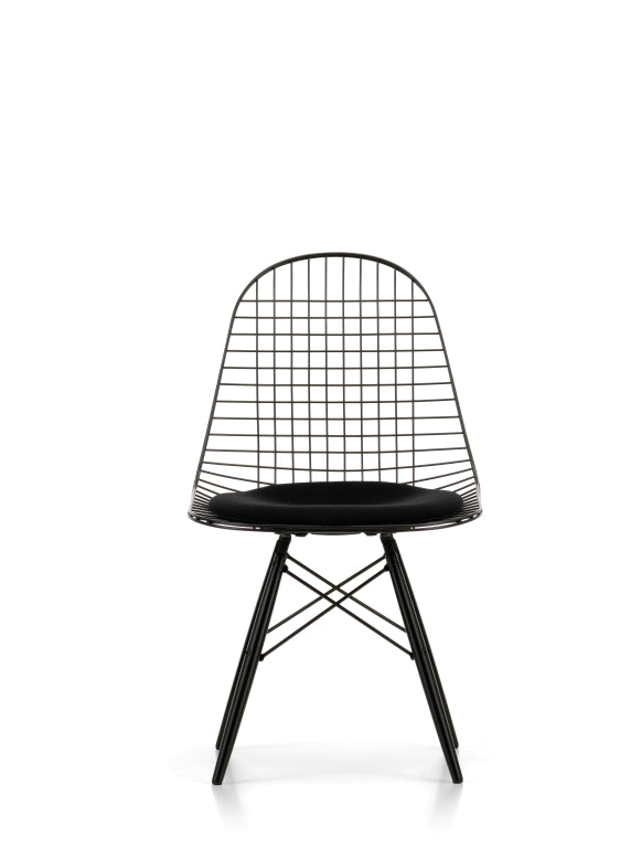 Vitra Eames Wire Chair DKW-5 stoel esdoornzwart onderstel zwart kussen