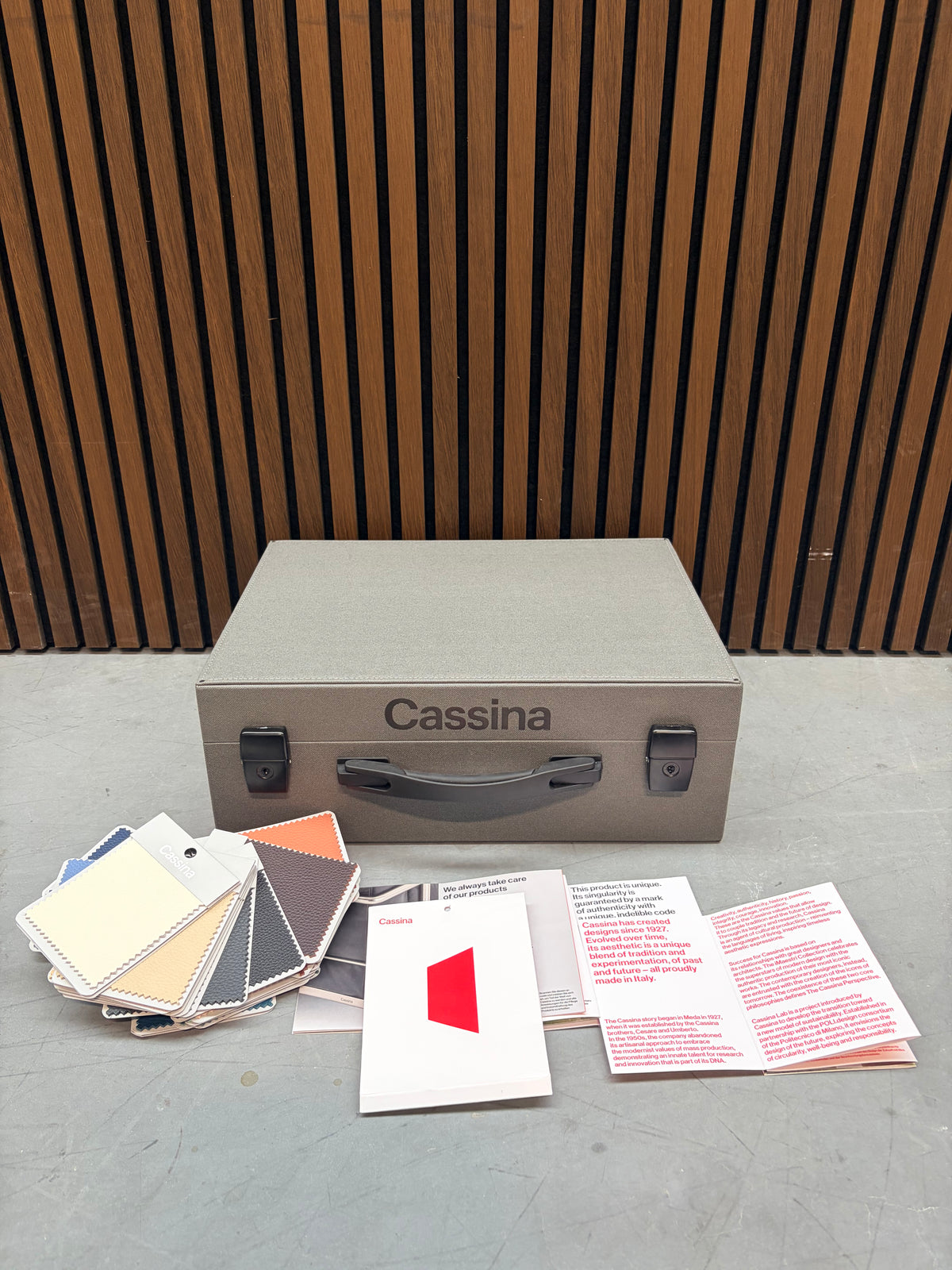 Cassina Traccia Table – Gold