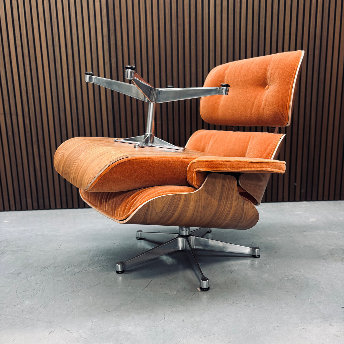 Eames Lounge Chair | Chestnut Shell & Congac Calma