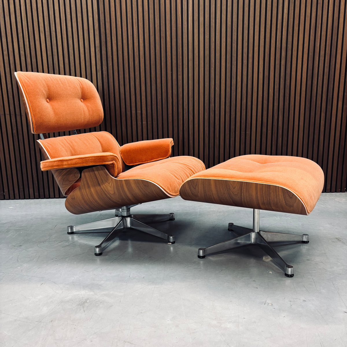 Eames Lounge Chair | Chestnut Shell & Congac Calma