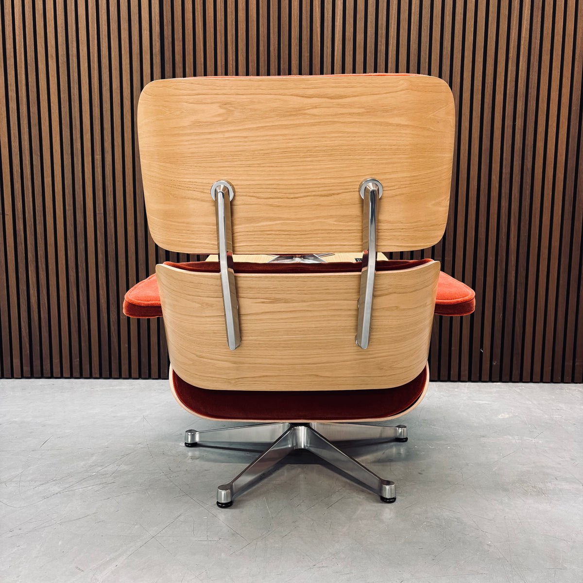 Eames Lounge Chair | Chestnut Shell & Brandy Calma