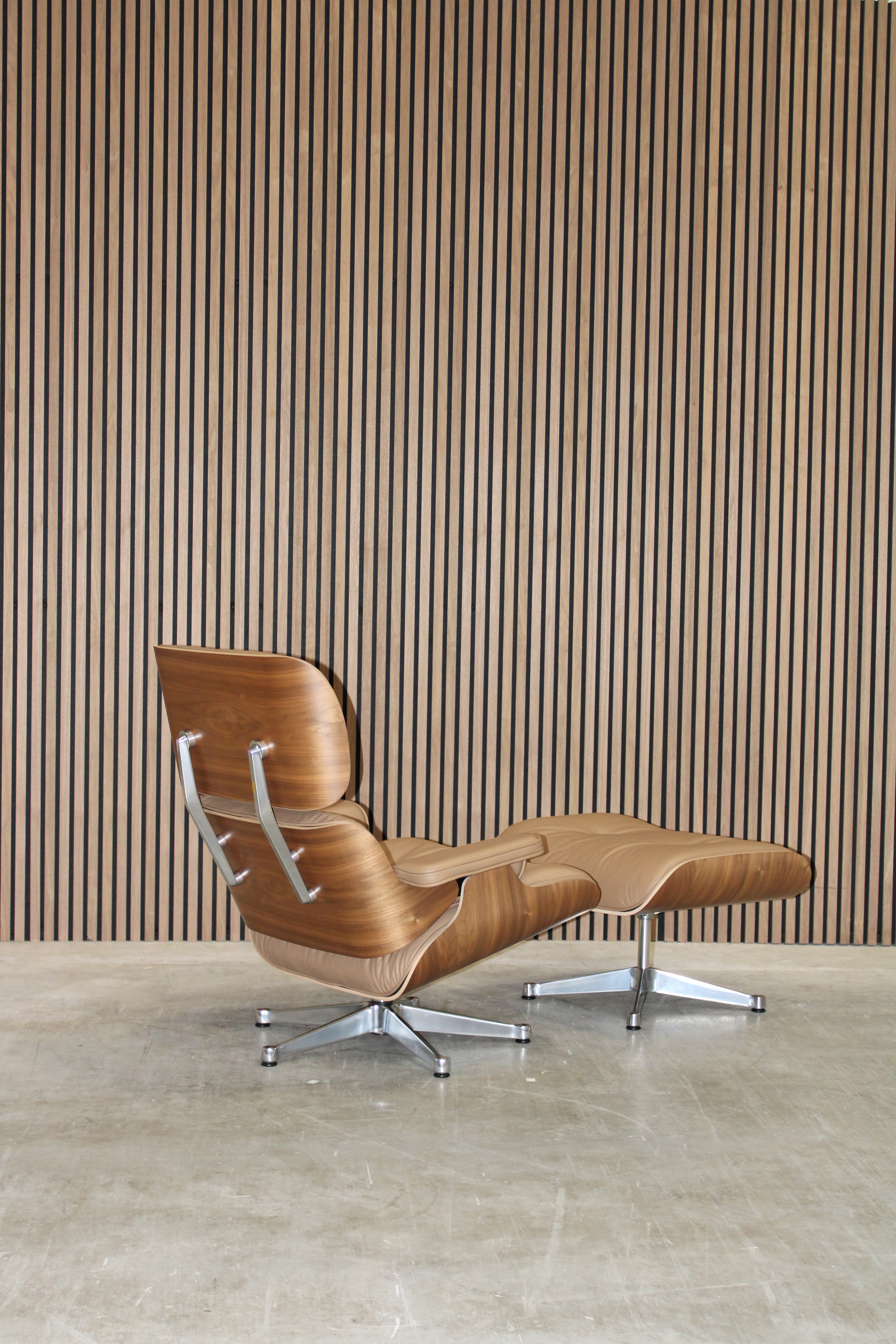 Vitra Eames Lounge Chair + Ottoman - Leather Premium F Camel