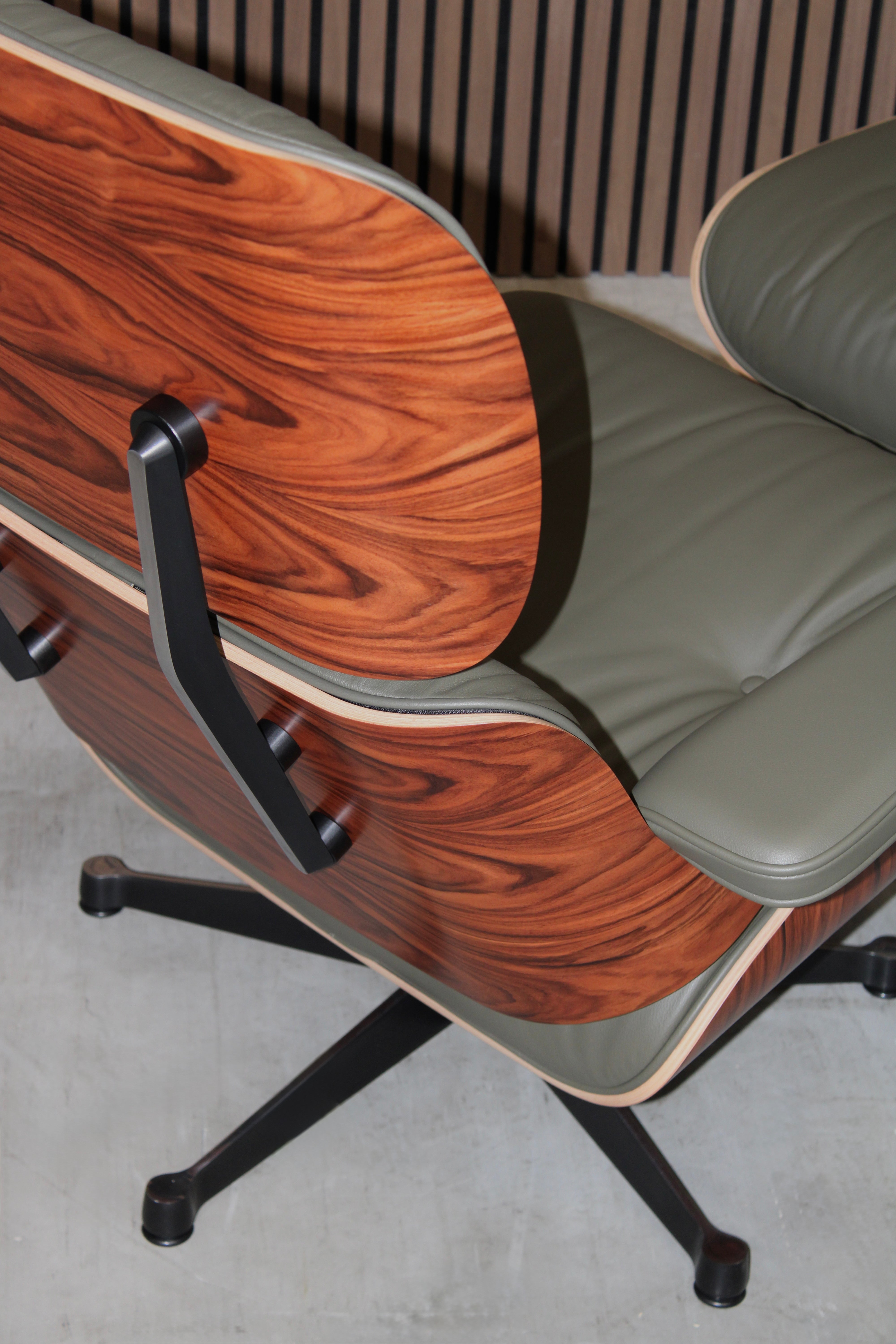 Vitra Eames Lounge Chair + Ottoman - Leather Premium F Khaki