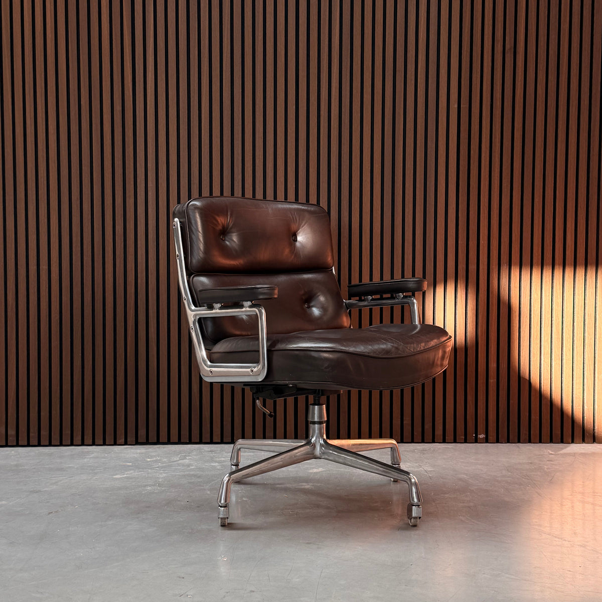 Lobby Chair ES 104 - Vintage Collection