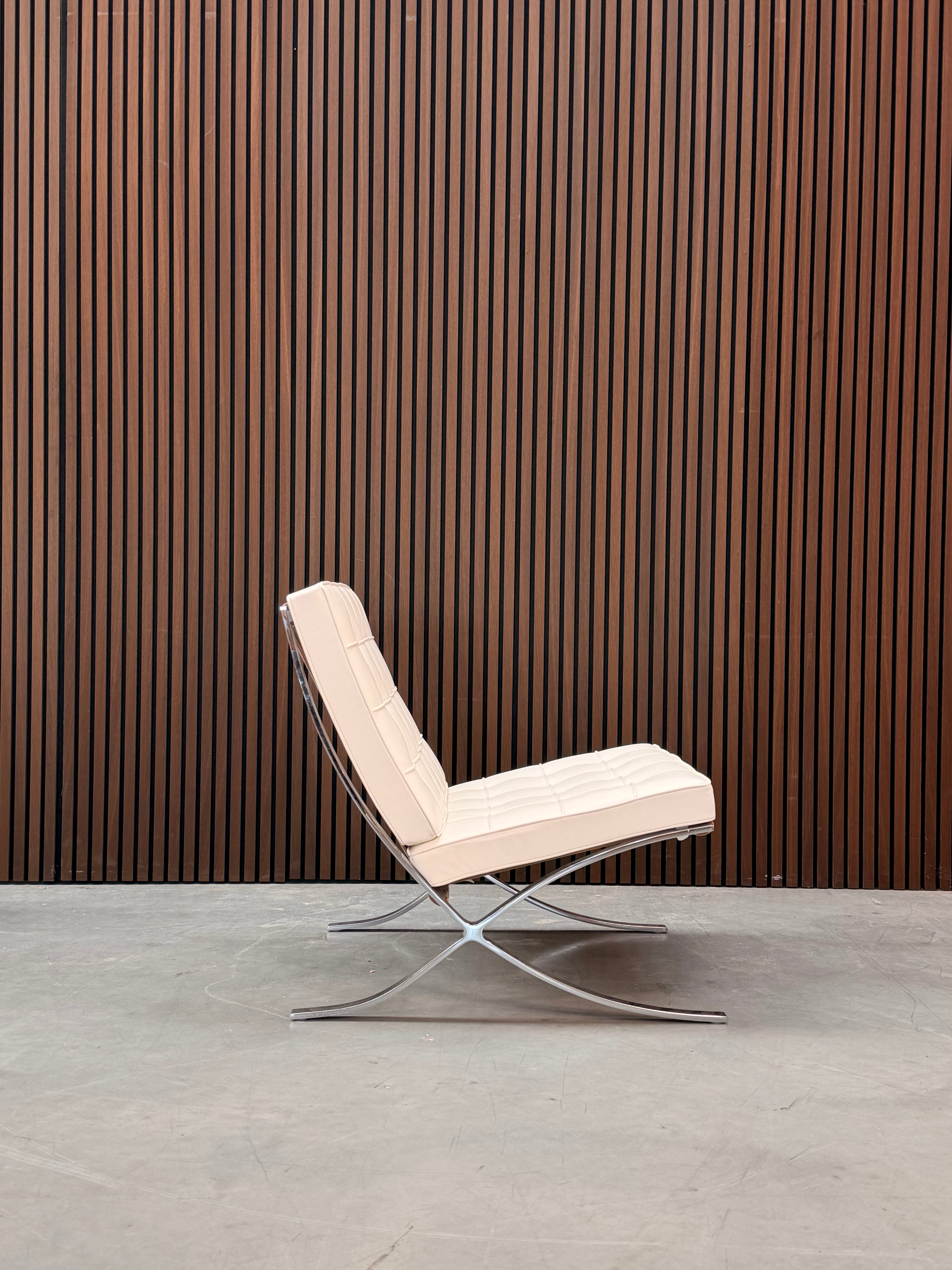 Knoll Barcelona Chair - Volo Leather White