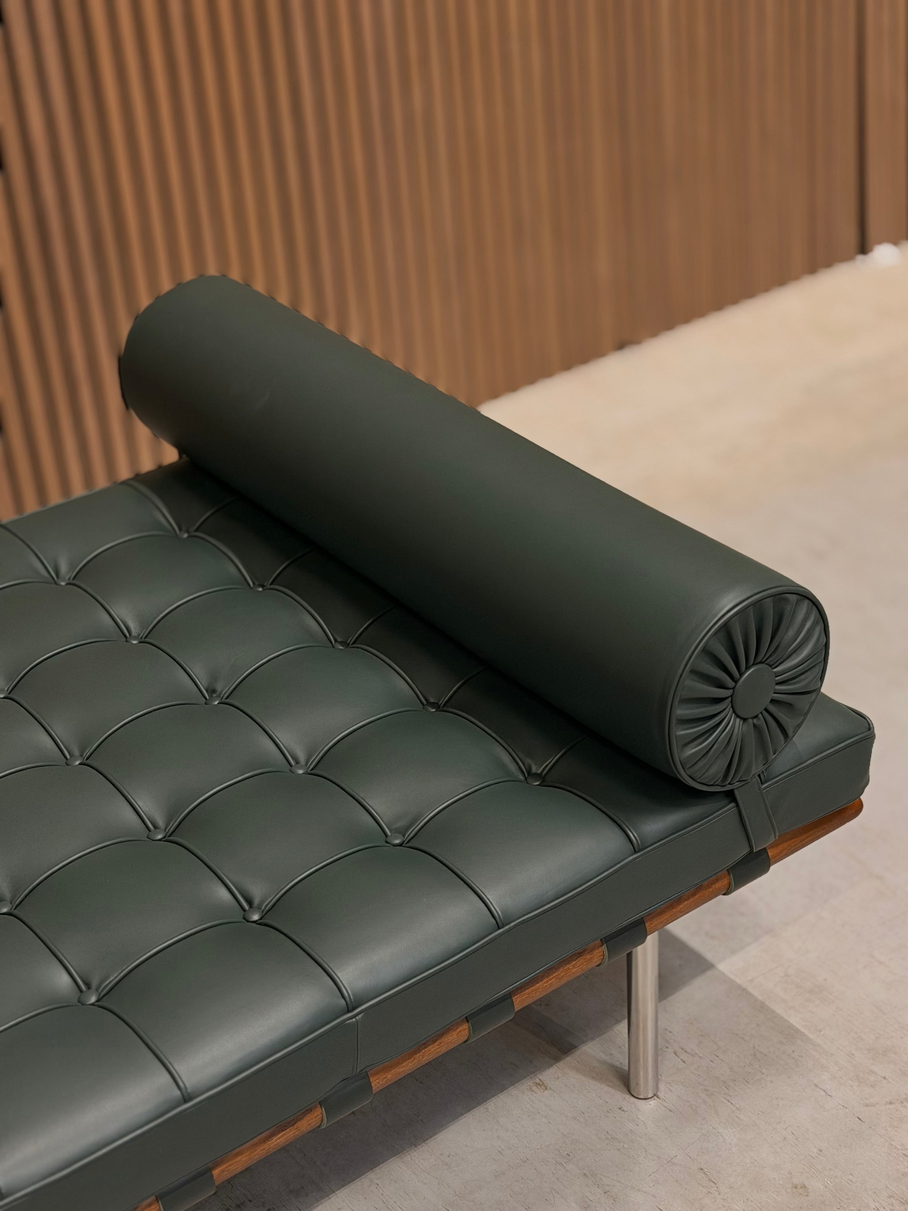 Knoll Barcelona Daybed - Bauhaus Green