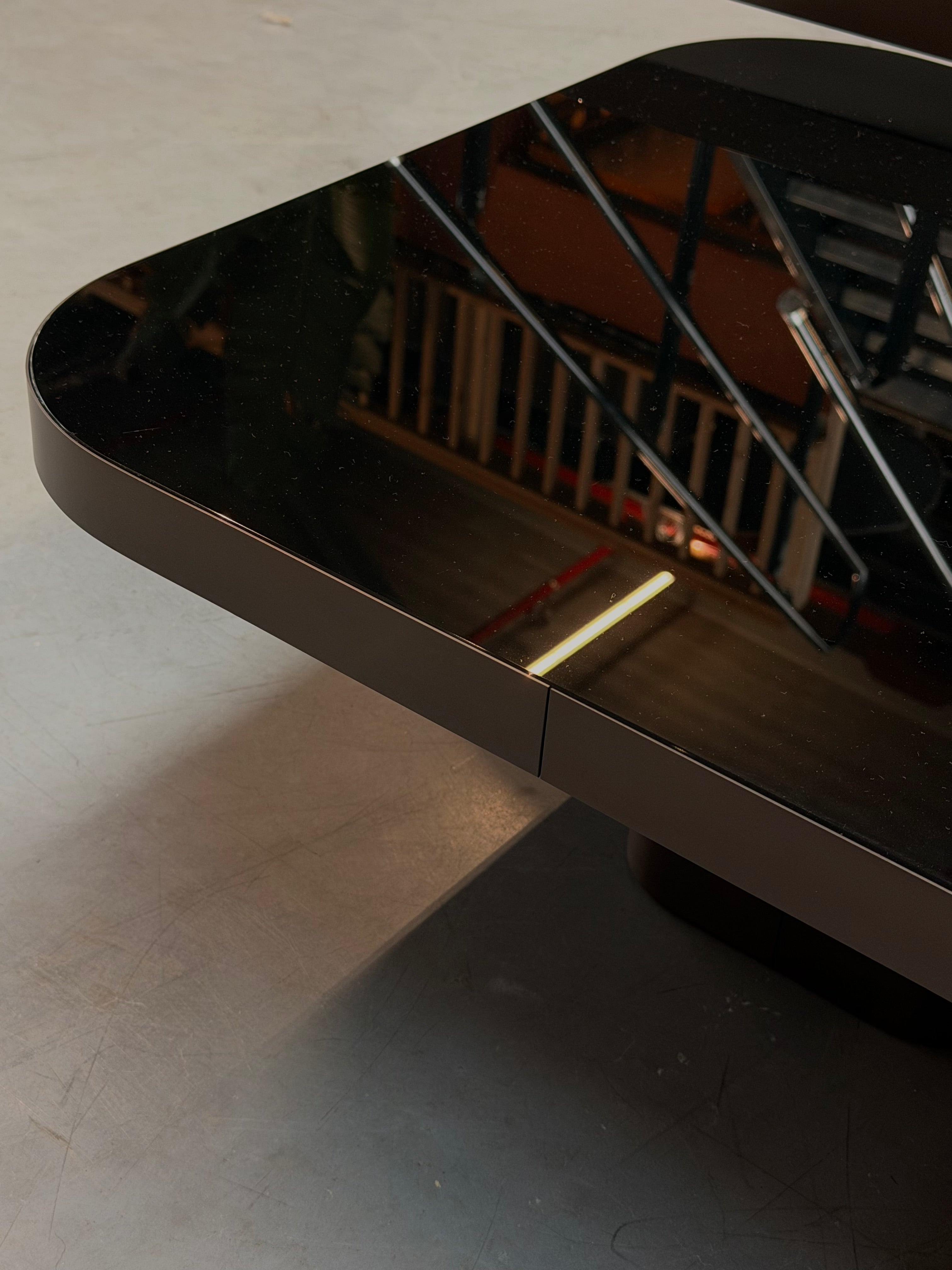 Classicon Bow No.2 & No.2 Sidetables