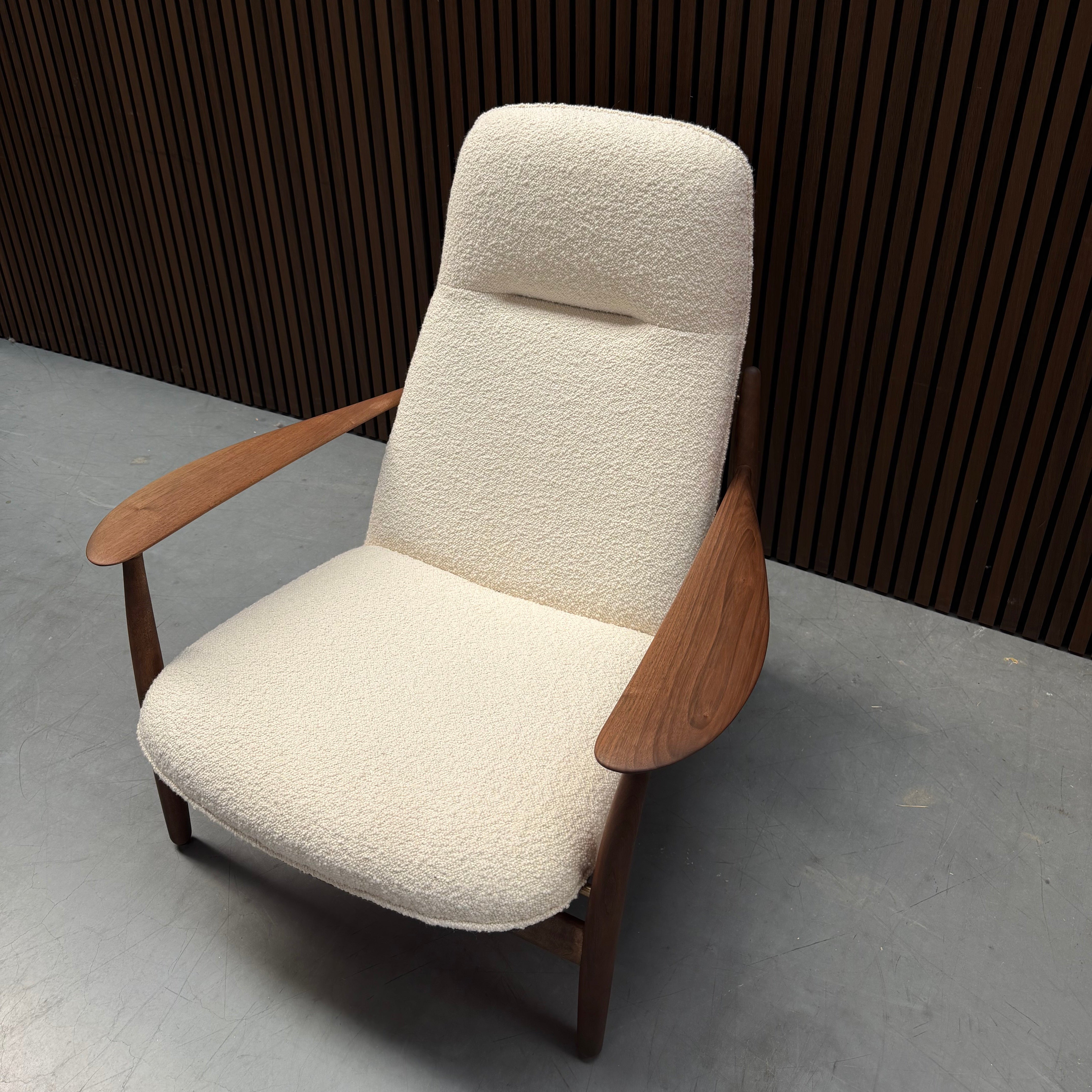 Artisan Nila Lounge High Chair - Karakorum European Walnut