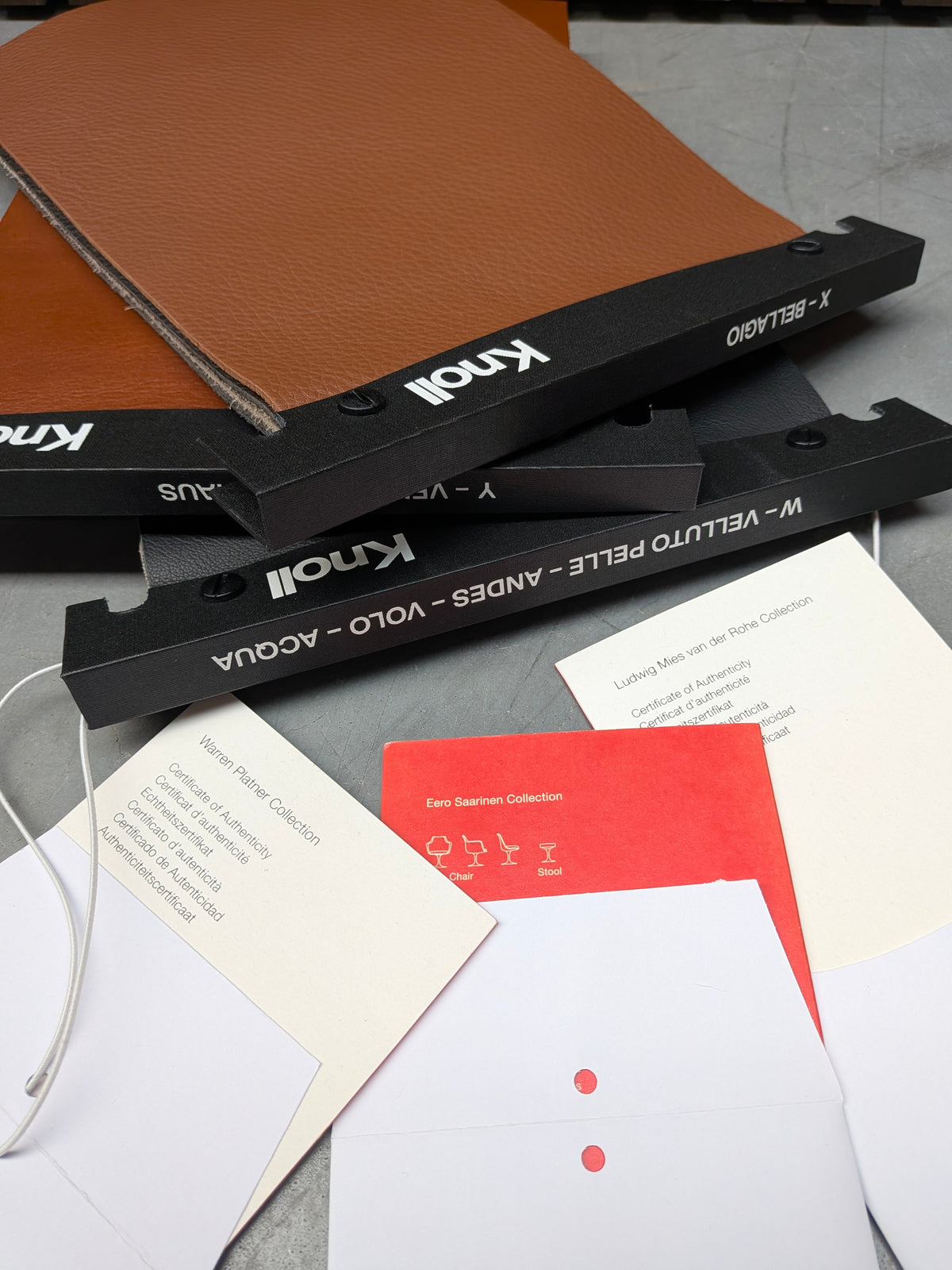 Knoll Saarinen Tulip Dining Table – Brown Emperador Marble