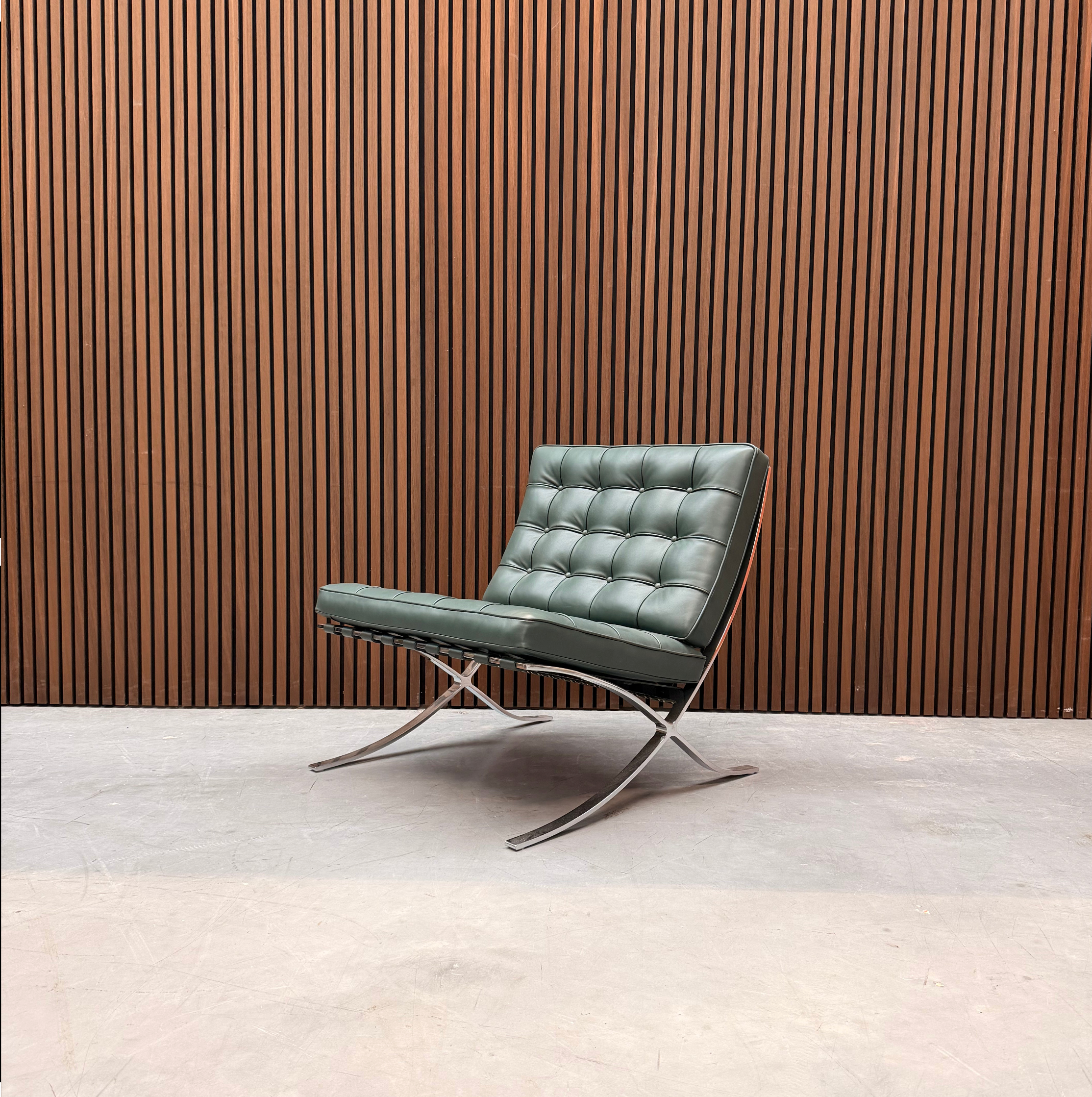 Knoll Barcelona Chair – Volo Bauhaus Green Leather