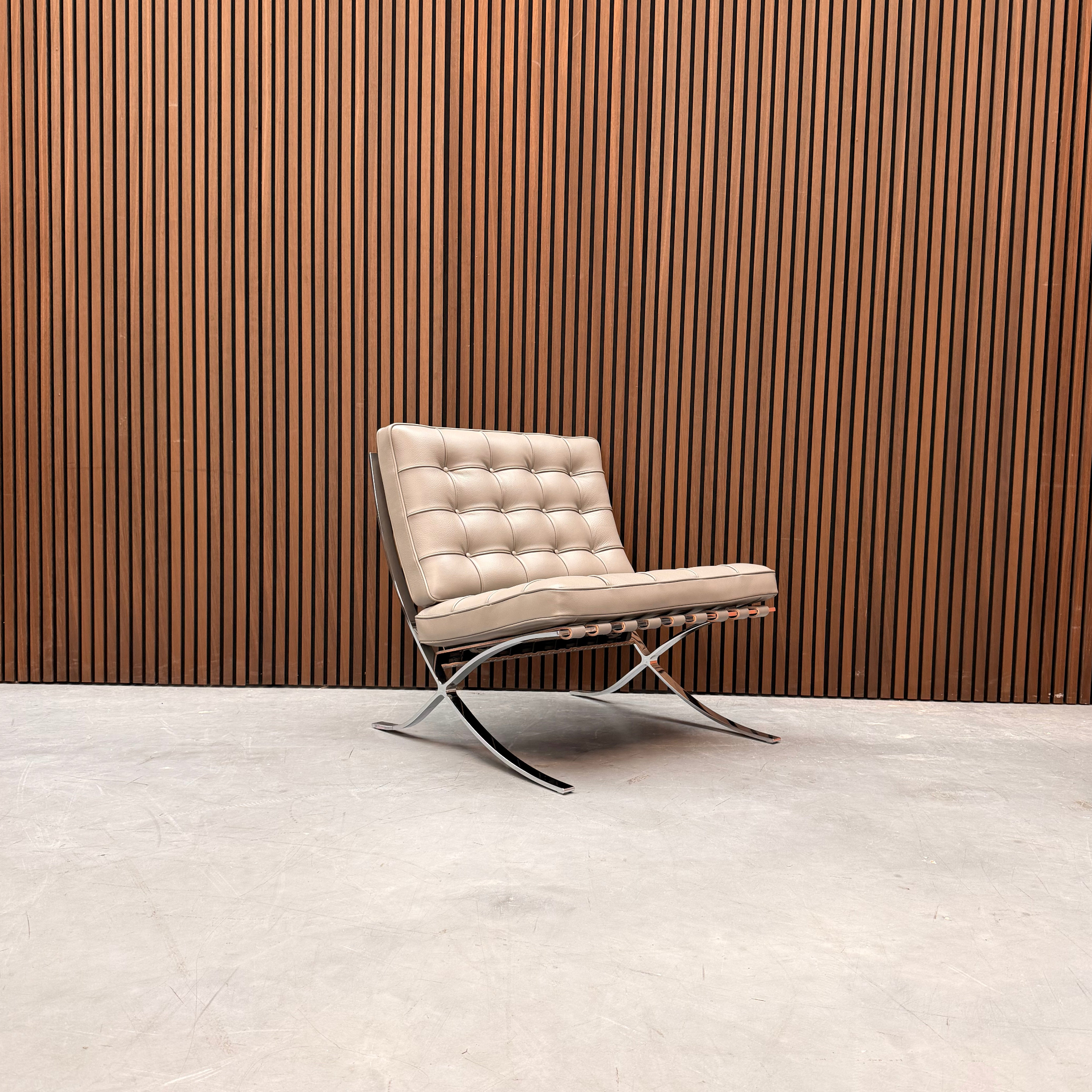 Knoll Barcelona Chair – Volo Beige Leather