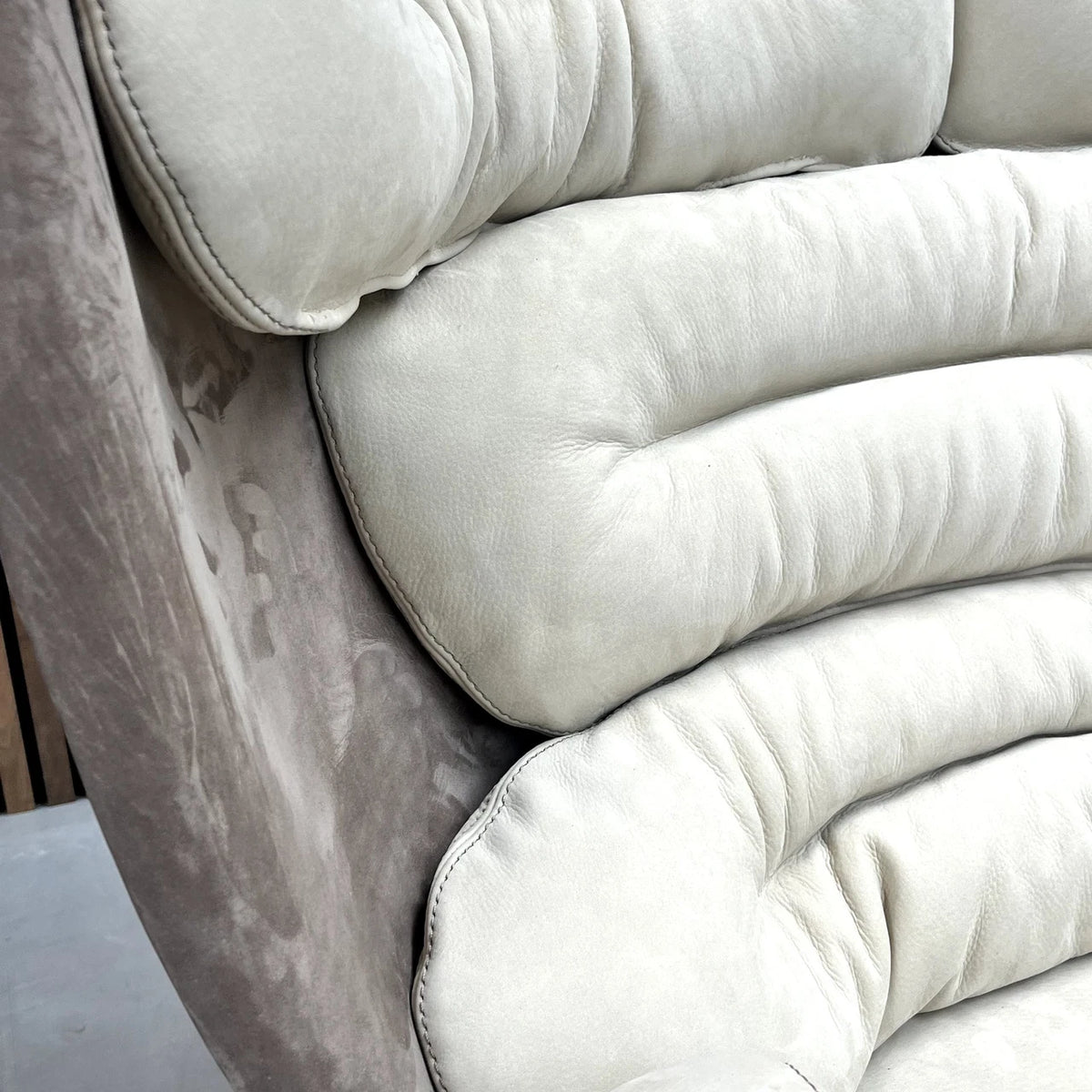 Longhi Elda Chair – Suede, Creme & Taupe