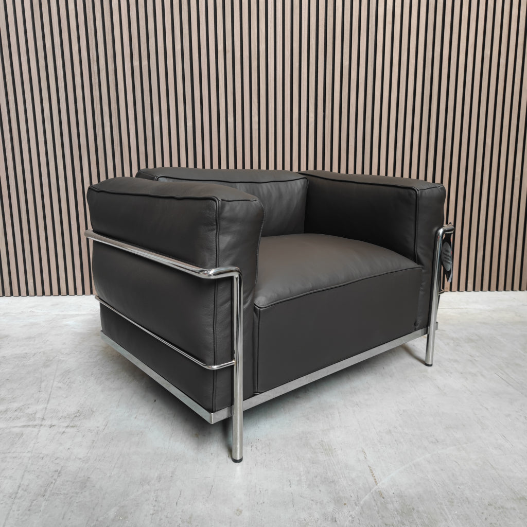 Cassina LC3 Fauteuil in Mokka Leder