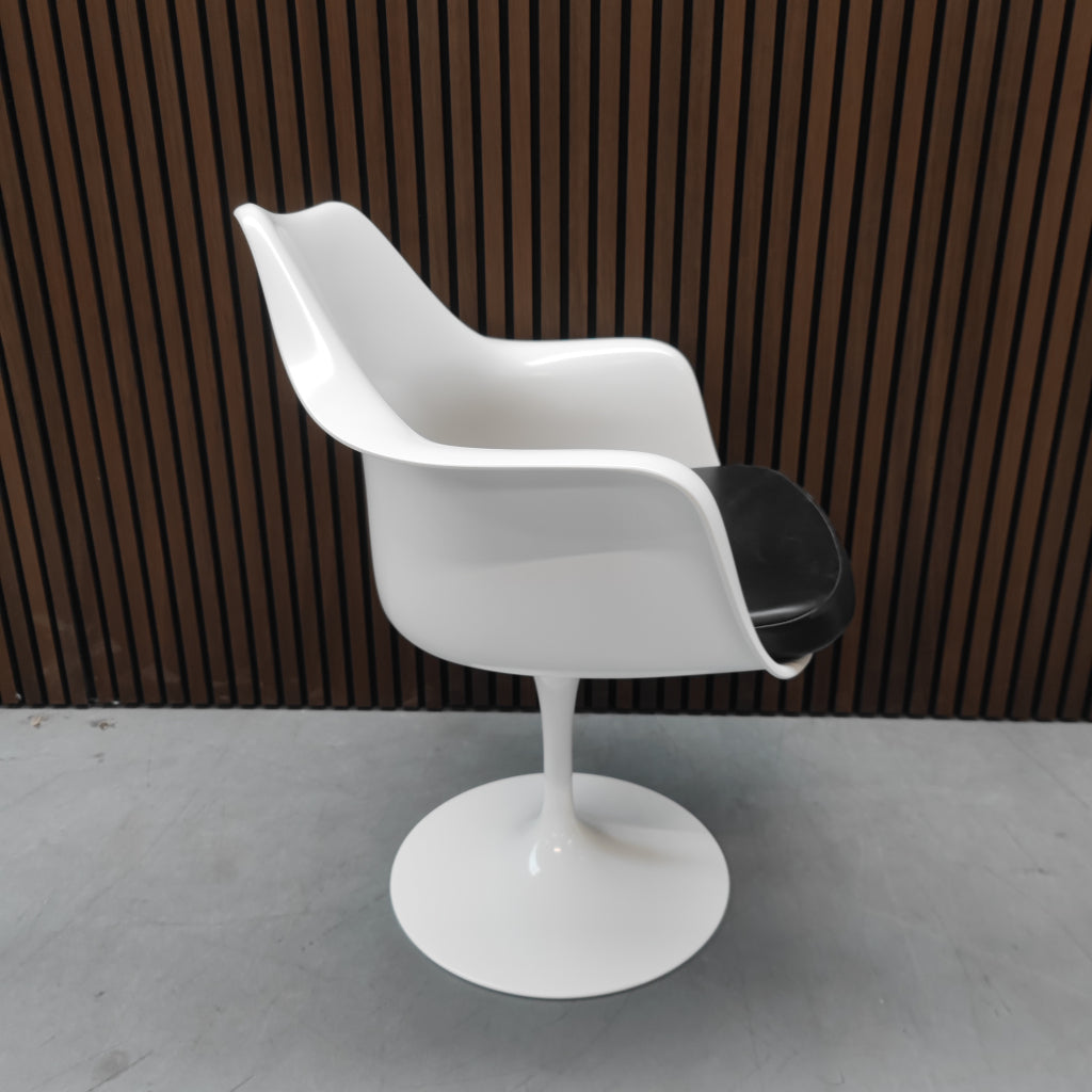 Knoll - Saarinen Tulip chairs