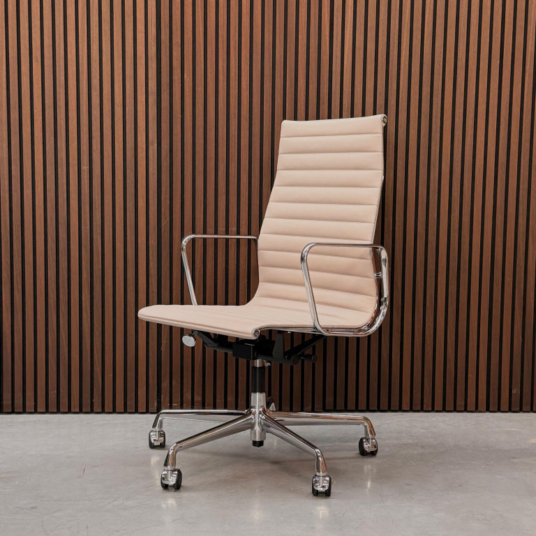 Vitra Eames Aluminium Chair EA 119 – Cashew Leather