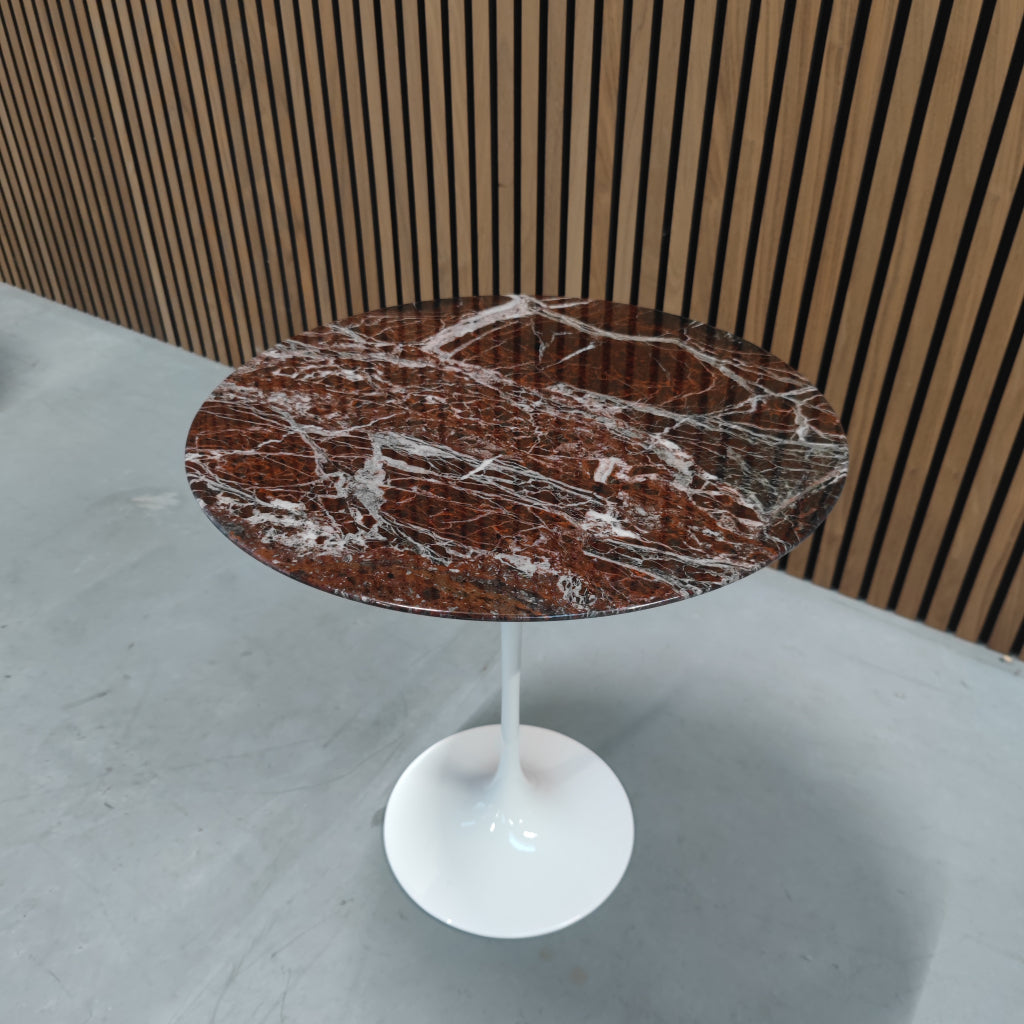 Knoll Saarinen Low Table - Bijzettafel Rosso Rubino ø 51 cm