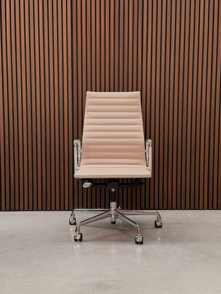 Vitra Eames Alumium chair - EA 119