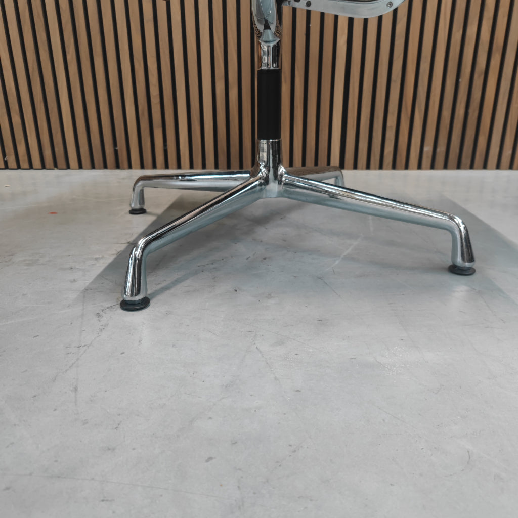 Vitra Eames EA 108 bureaustoel