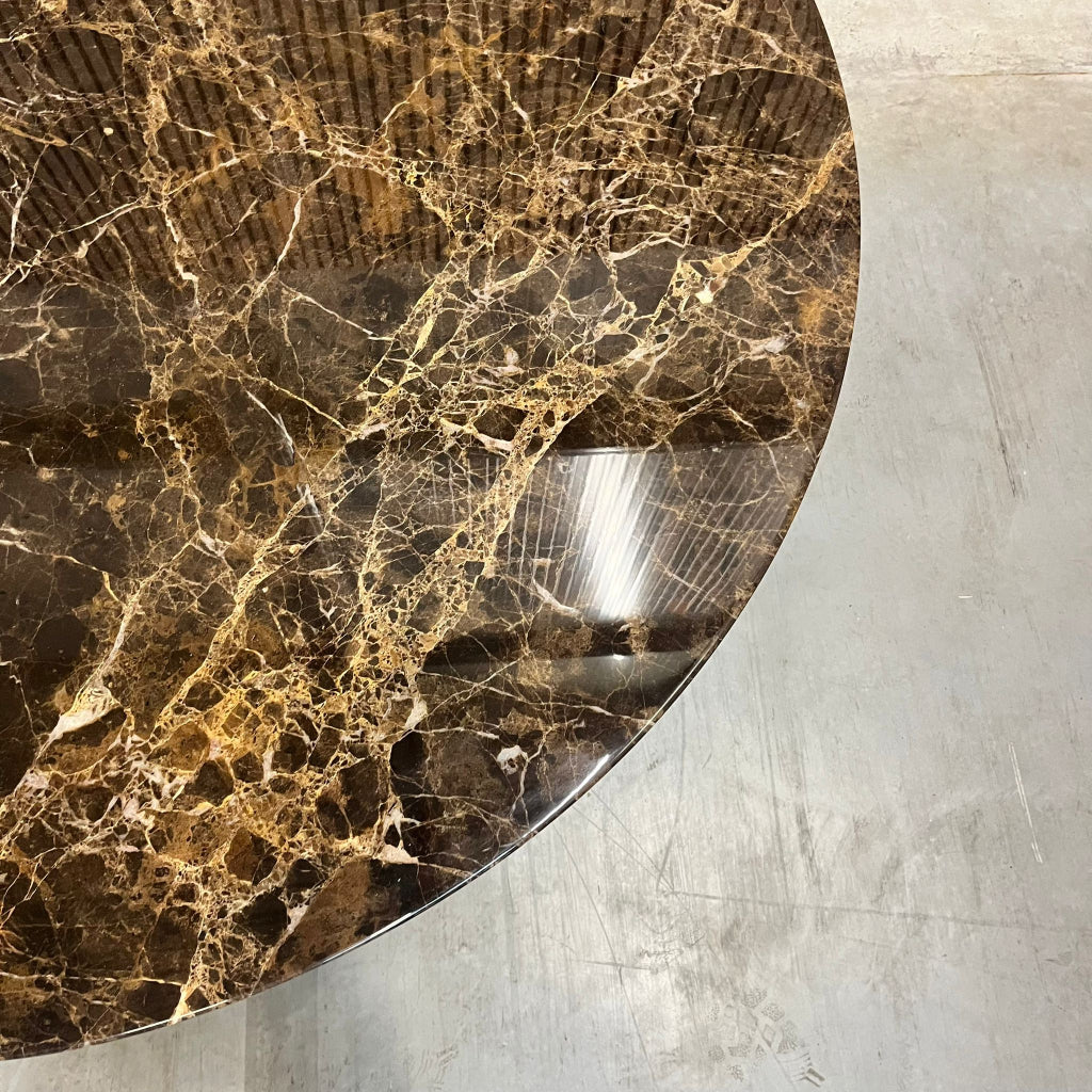 Knoll Saarinen Tulip tafel - Emperador - 137 cm