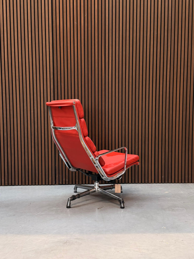 Vitra soft pad chair EA 222