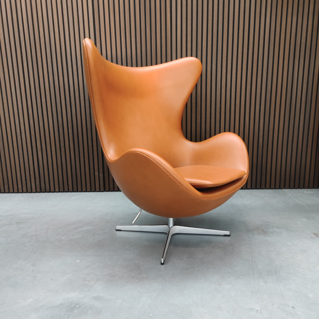 Fritz Hansen Egg Chair in Cognac Leder met Ottoman