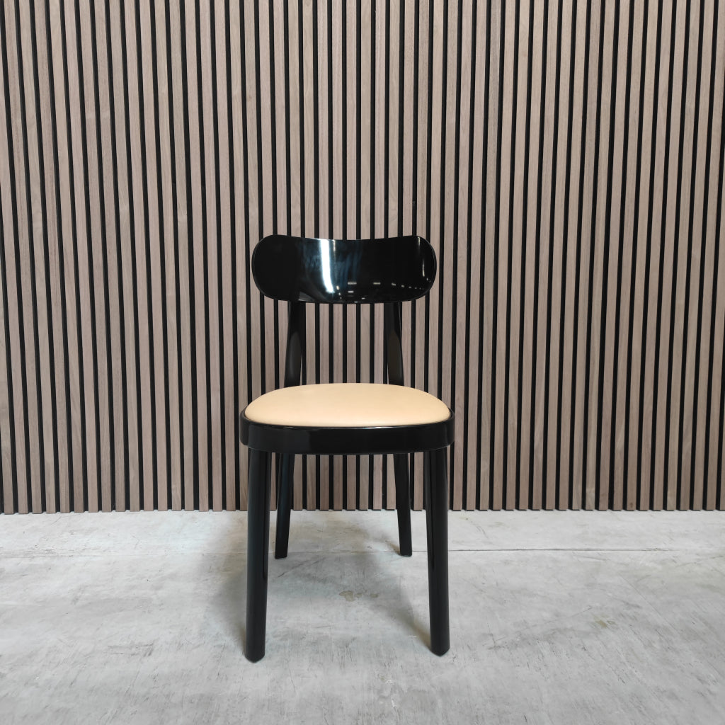 Thonet 118 Stoel  Zwart Gelakt Hout met leder zitje