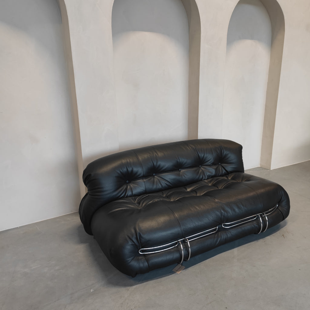 Cassina Soriana - tweezitsbank in Extra leer (cat Z) Zwart