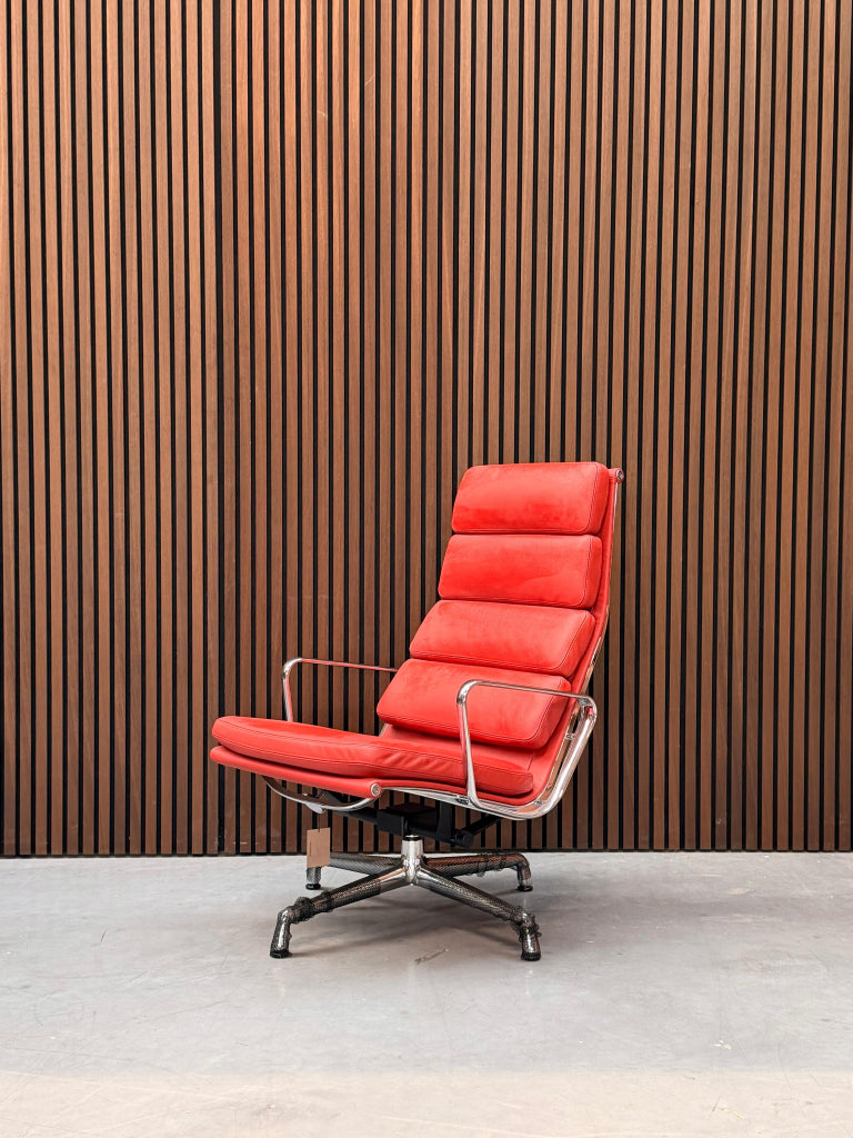 Vitra soft pad chair EA 222