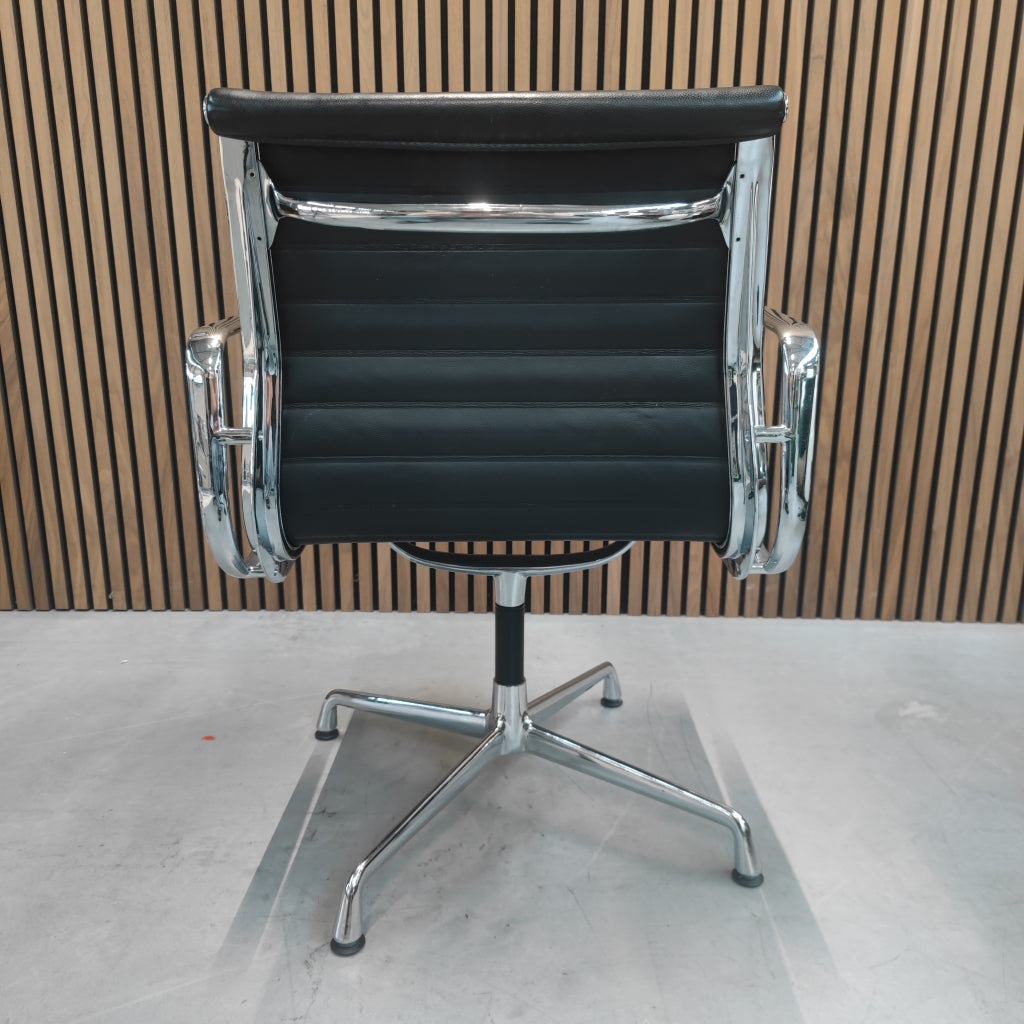 Vitra Eames EA 108 bureaustoel