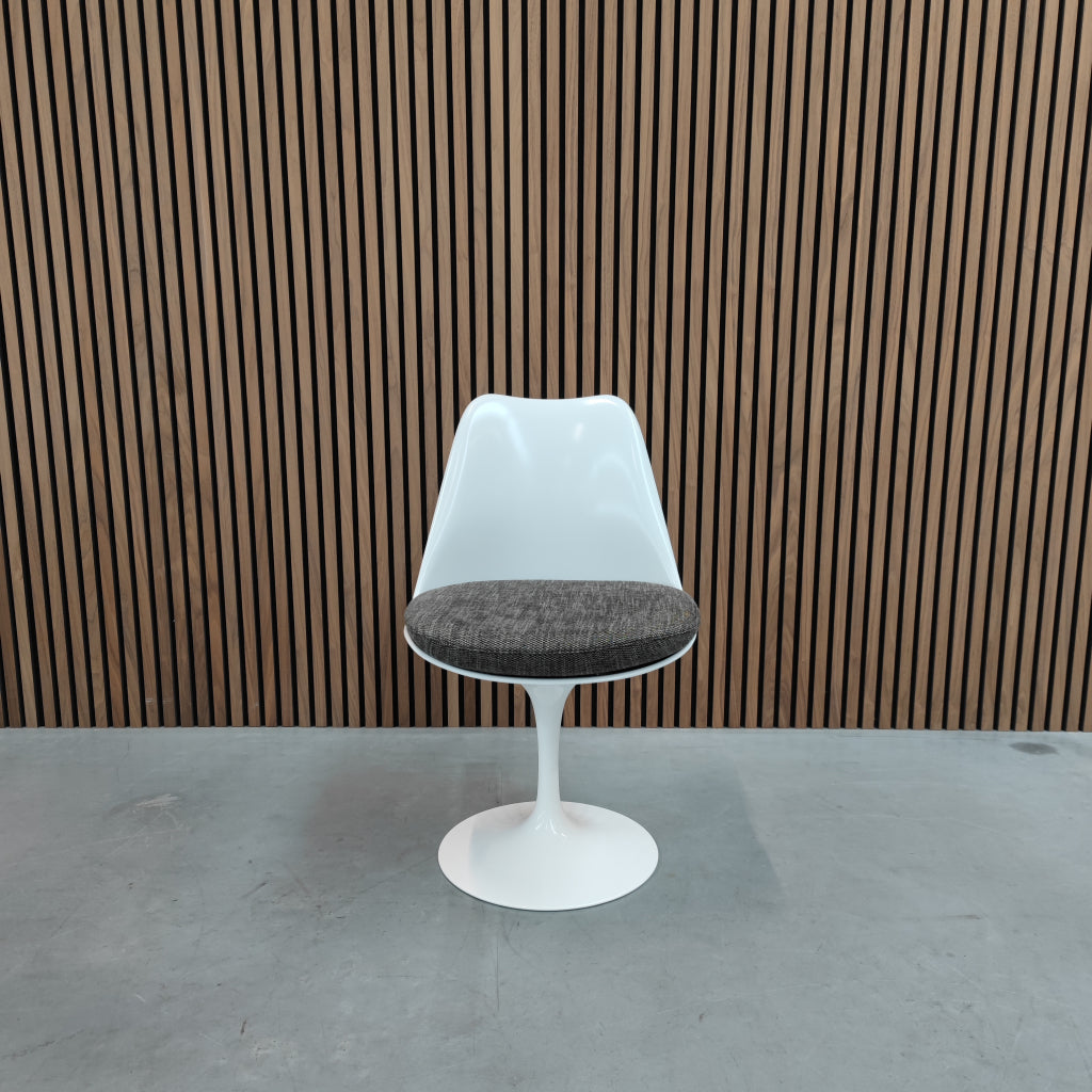 Knoll Saarinen Tulip chair