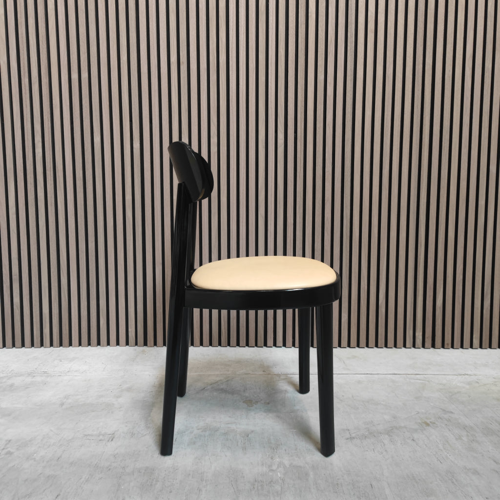 Thonet 118 Stoel  Zwart Gelakt Hout met leder zitje
