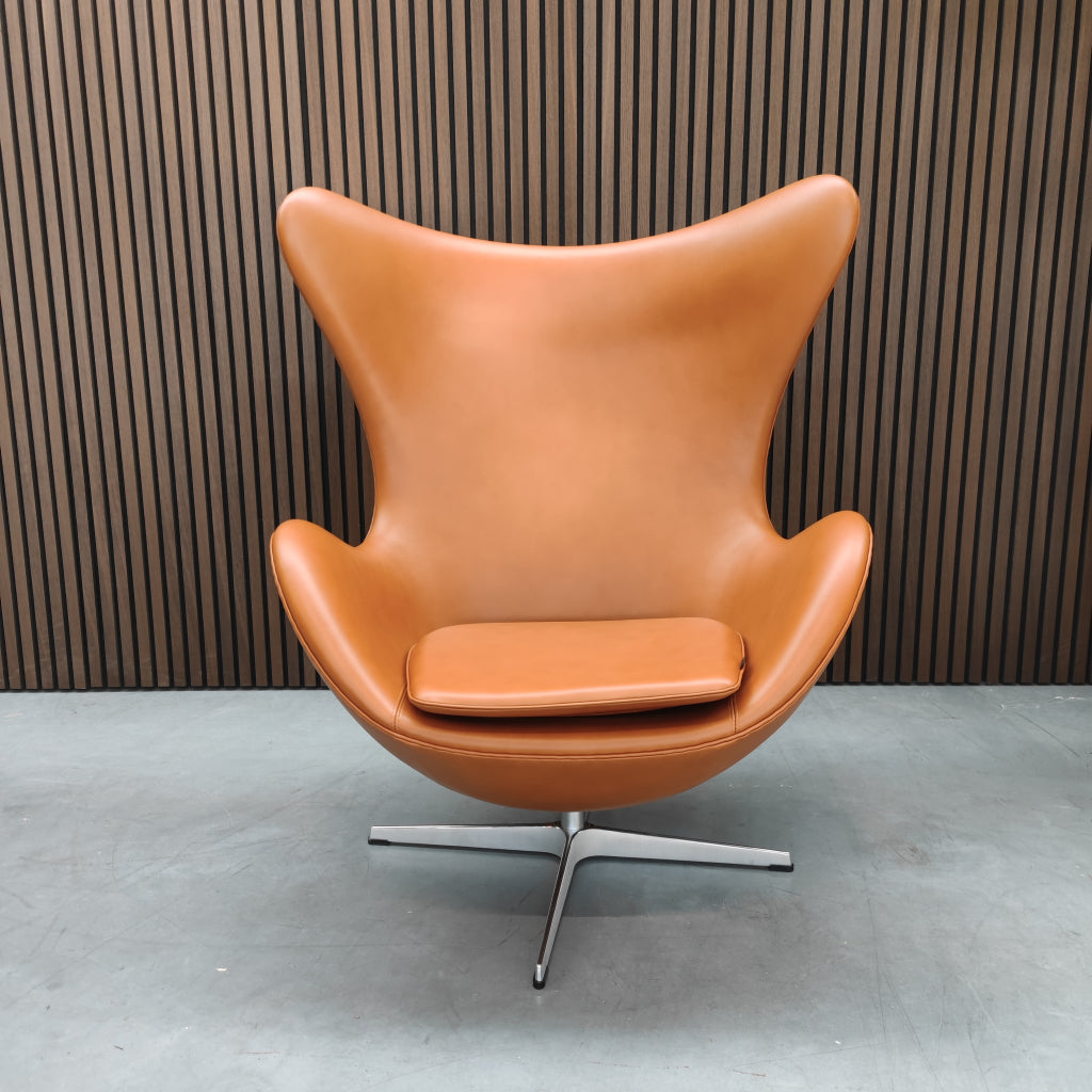Fritz Hansen Egg Chair in Cognac Leder met Ottoman