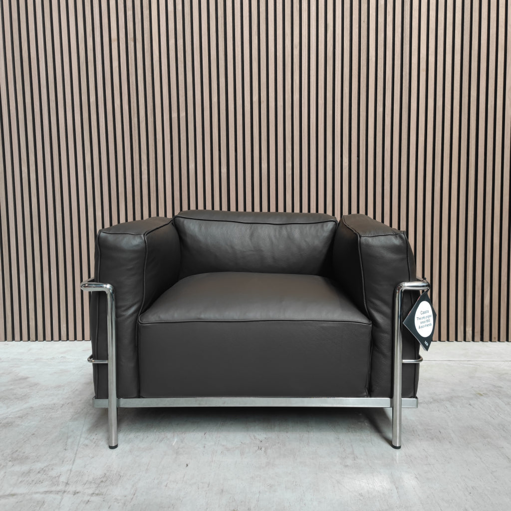 Cassina LC3 Fauteuil in Mokka Leder