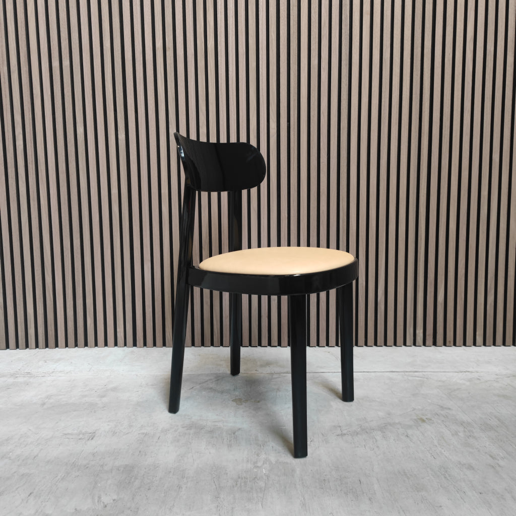 Thonet 118 Stoel  Zwart Gelakt Hout met leder zitje