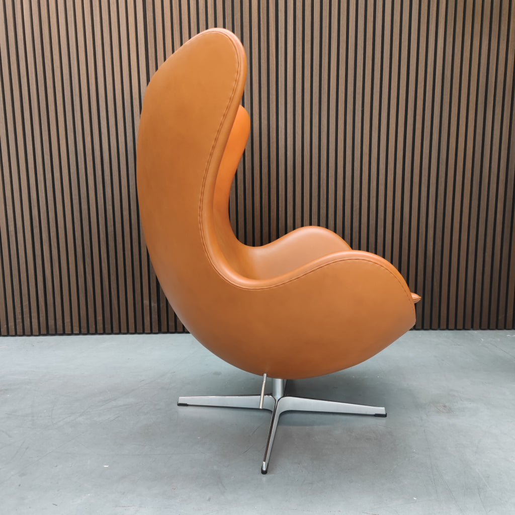 Fritz Hansen Egg Chair in Cognac Leder met Ottoman