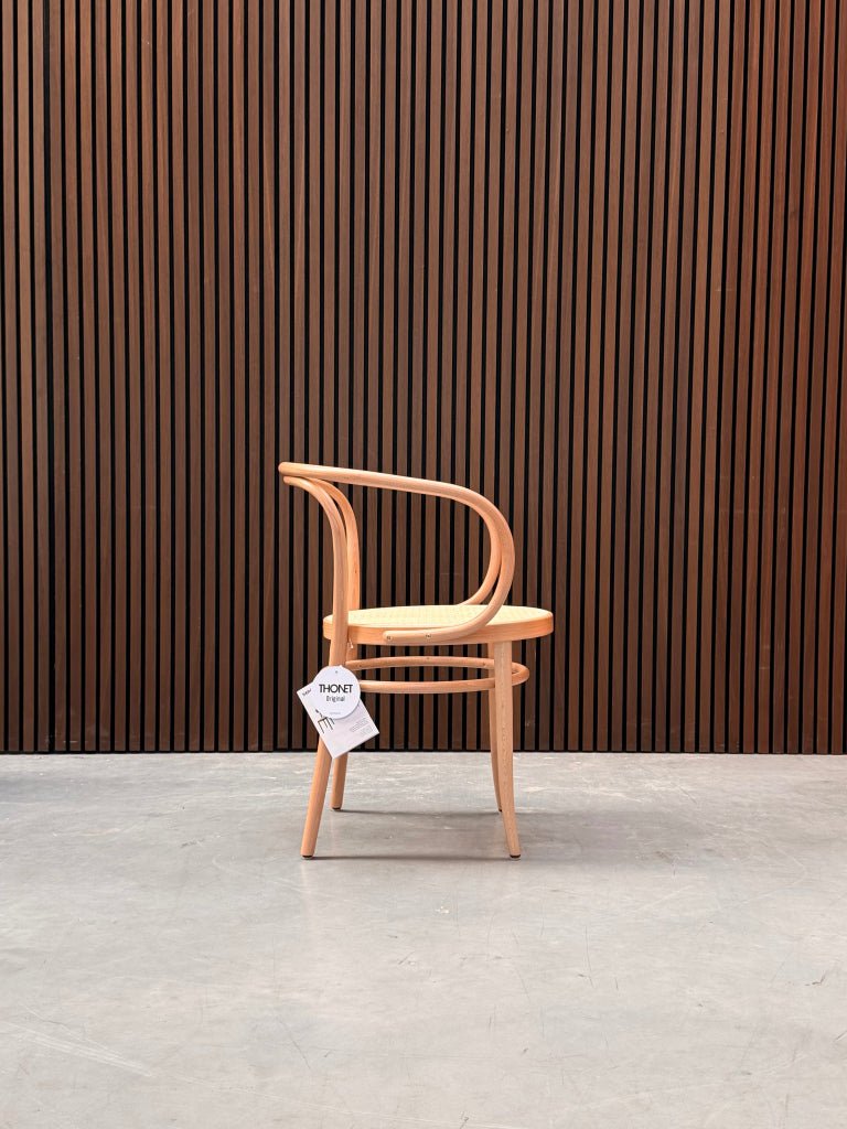 Thonet 209 armstoel