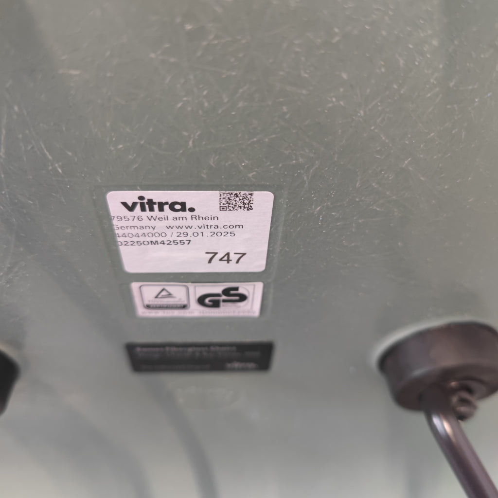 Vitra Eames DAR - Sea Foam Green stoel