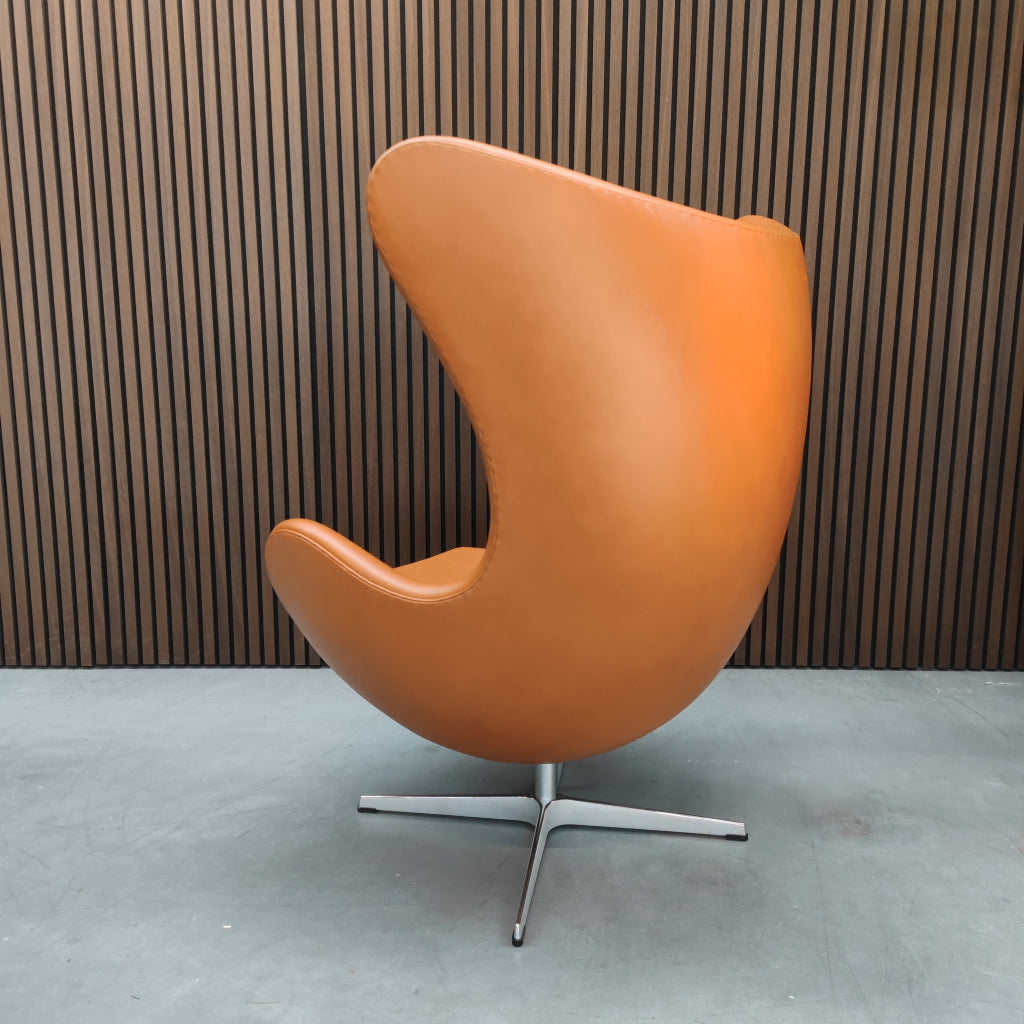 Fritz Hansen Egg Chair in Cognac Leder met Ottoman